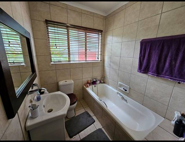 3 BEDROOM HOUSE FOR SALE IN SINOVILLE